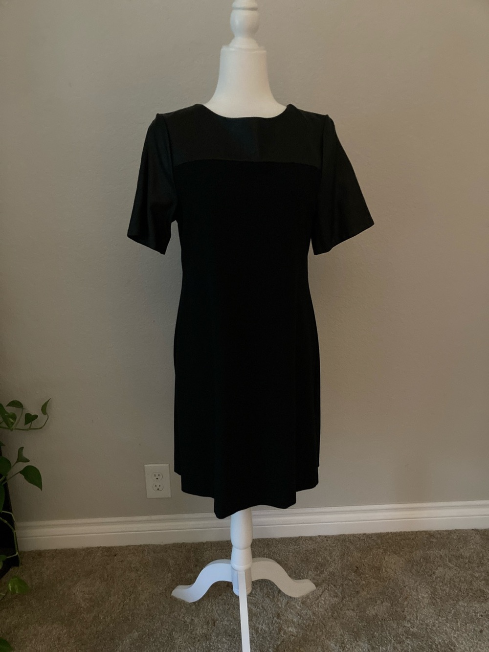 Ann Taylor Black Short-Sleeve dress